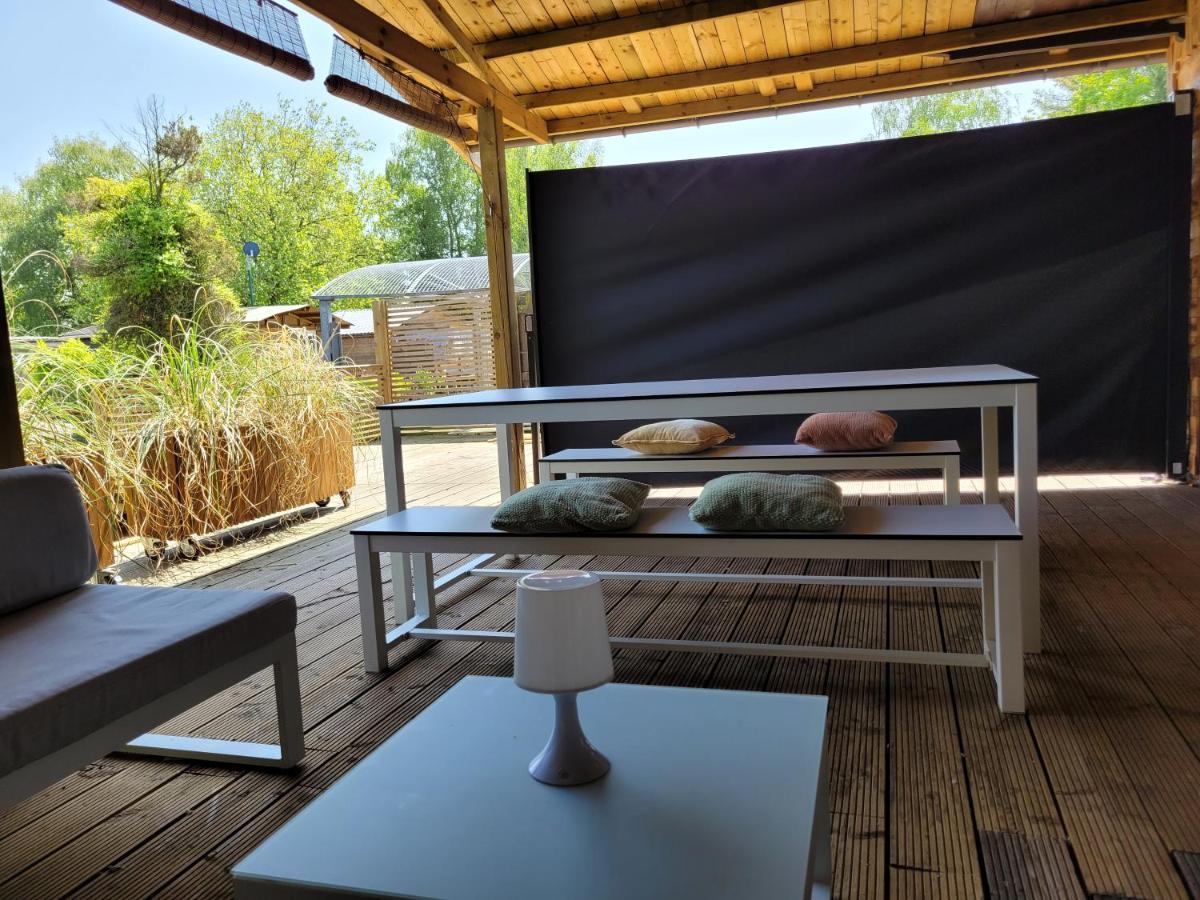 Rustig Gelegen Chalet Solvo Met Terras Aan Het Water Geel Exterior foto